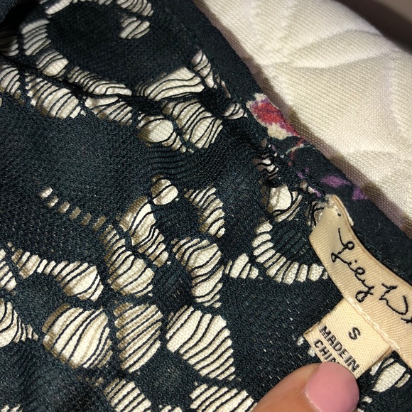 Lily White lace belle sleeve blouse - Picture 4 of 8